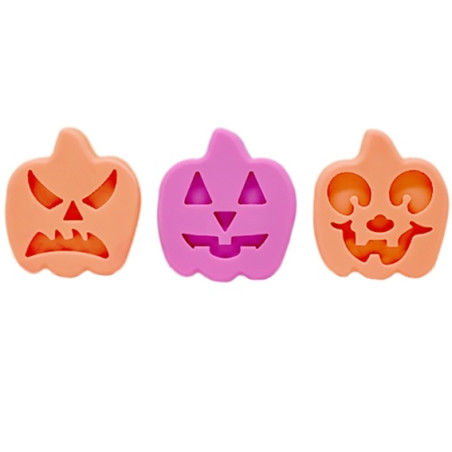 Drei Hohlräumen Halloween Kürbise Form