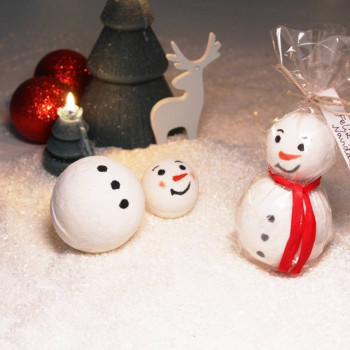 Kit zur Herstellung von Schneemann-Badebomben. Materialien und Anleitungen