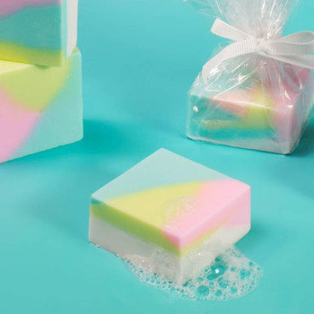 Sada, ako vyrobiť viacfarebné darčekové mydlá. Materiály a návod