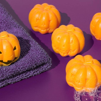 Sada na výrobu halloweenskych mydiel. Online predaj. Sada na výrobu halloweenskych mydiel. Online predaj.