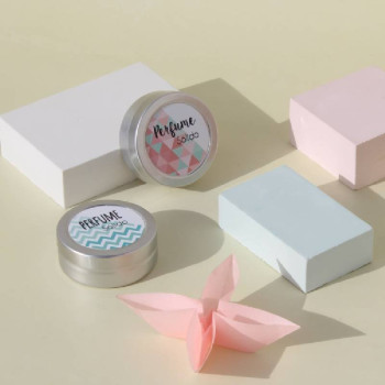 Ako vyrobiť pevný parfum. Súprava so všetkým, čo potrebujete. Ako vyrobiť pevný parfum. Súprava so všetkým, čo potrebujete.