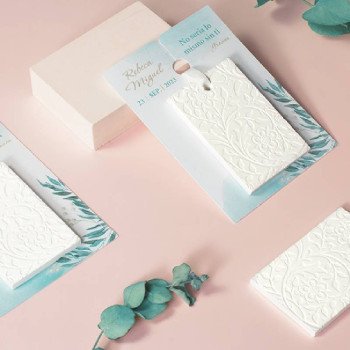 Kit zur Herstellung von Keramikdetails mit Blumenduft für Veranstaltungen.