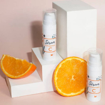 Kit para fazer soro facial caseiro com vitamina C. Materiais e instruções
