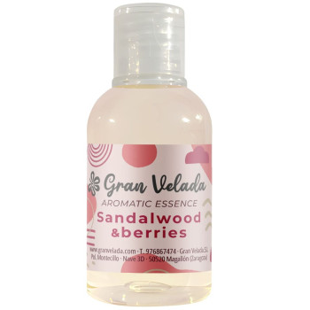 Aromatische Essenz aus Sandelholz und roten Früchten für DIY-Projekte