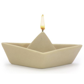 Papierbootform zur Herstellung von Kerzen.